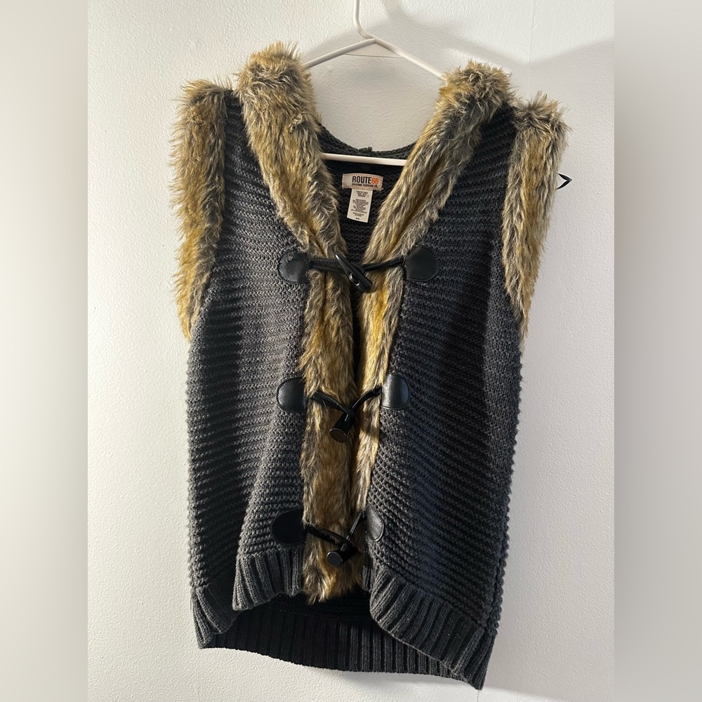 Gray Knit Vest with Faux Fur Trim vintage size medium vintage 2010